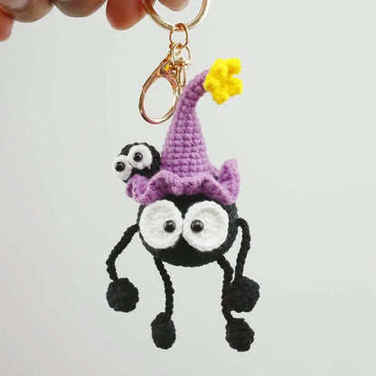 Gehäkelter „Black Coal Ball“ Taschenanhänger
