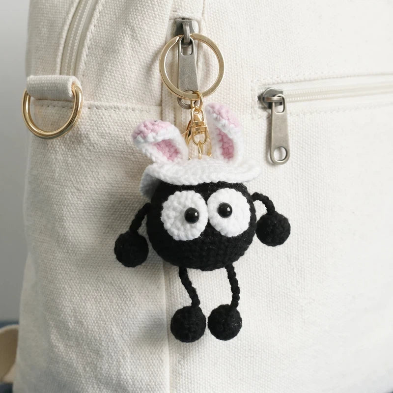 Gehäkelter „Black Coal Ball“ Taschenanhänger
