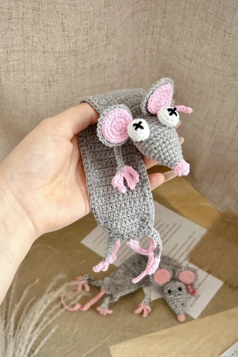Handgemachtes Häkel-Lesezeichen mit niedlicher Maus