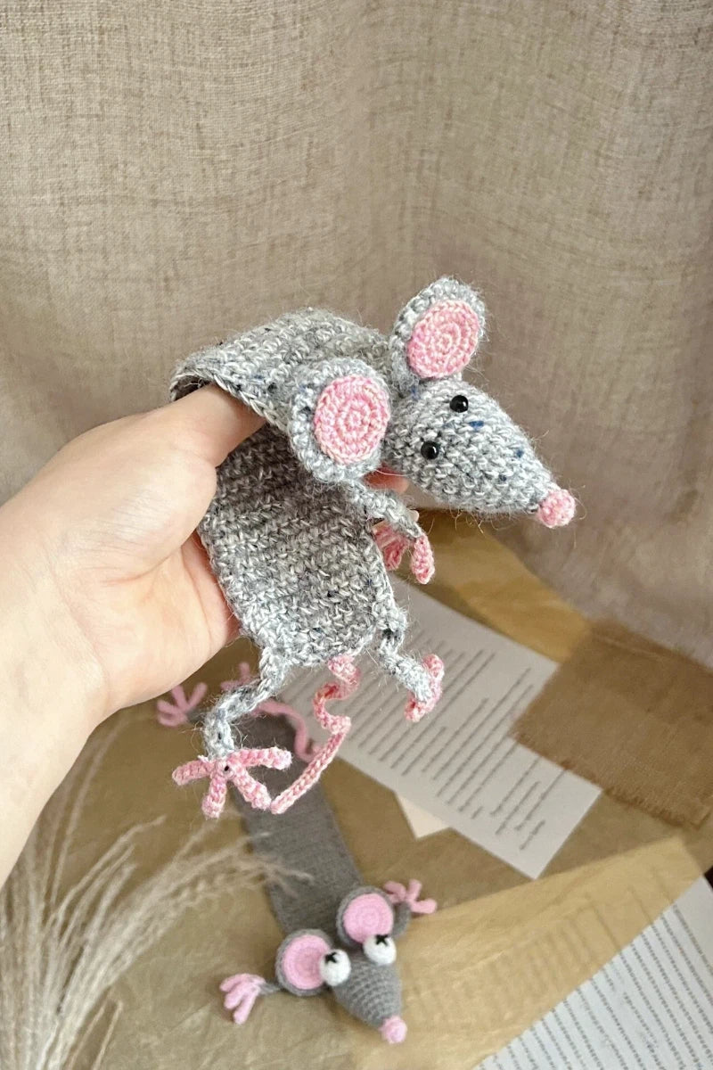 Handgemachtes Häkel-Lesezeichen mit niedlicher Maus