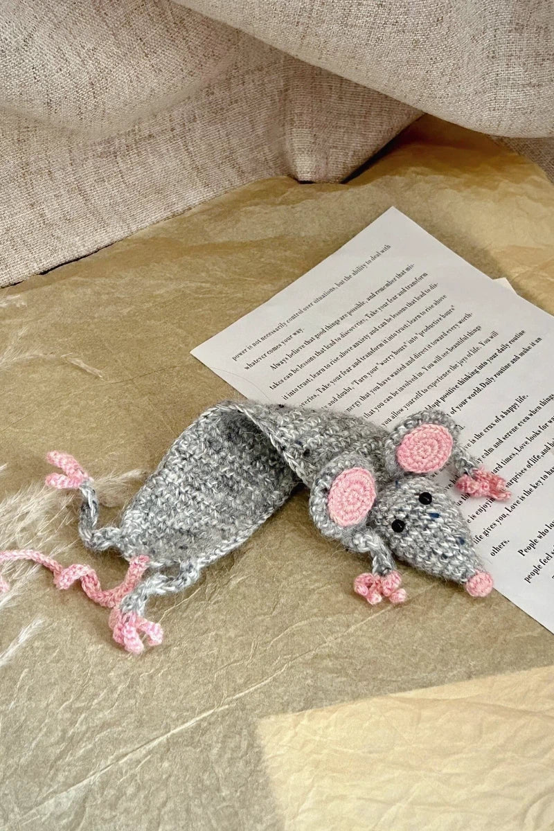 Handgemachtes Häkel-Lesezeichen mit niedlicher Maus